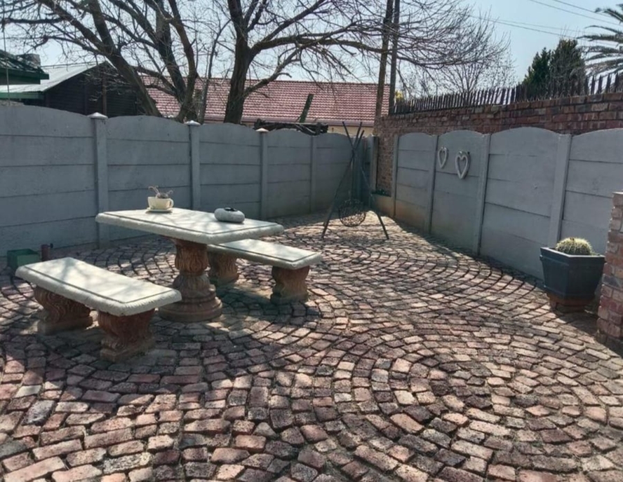 2 Bedroom Property for Sale in Miederpark North West